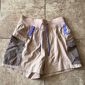 Lululemon multi pocket cargo shorts